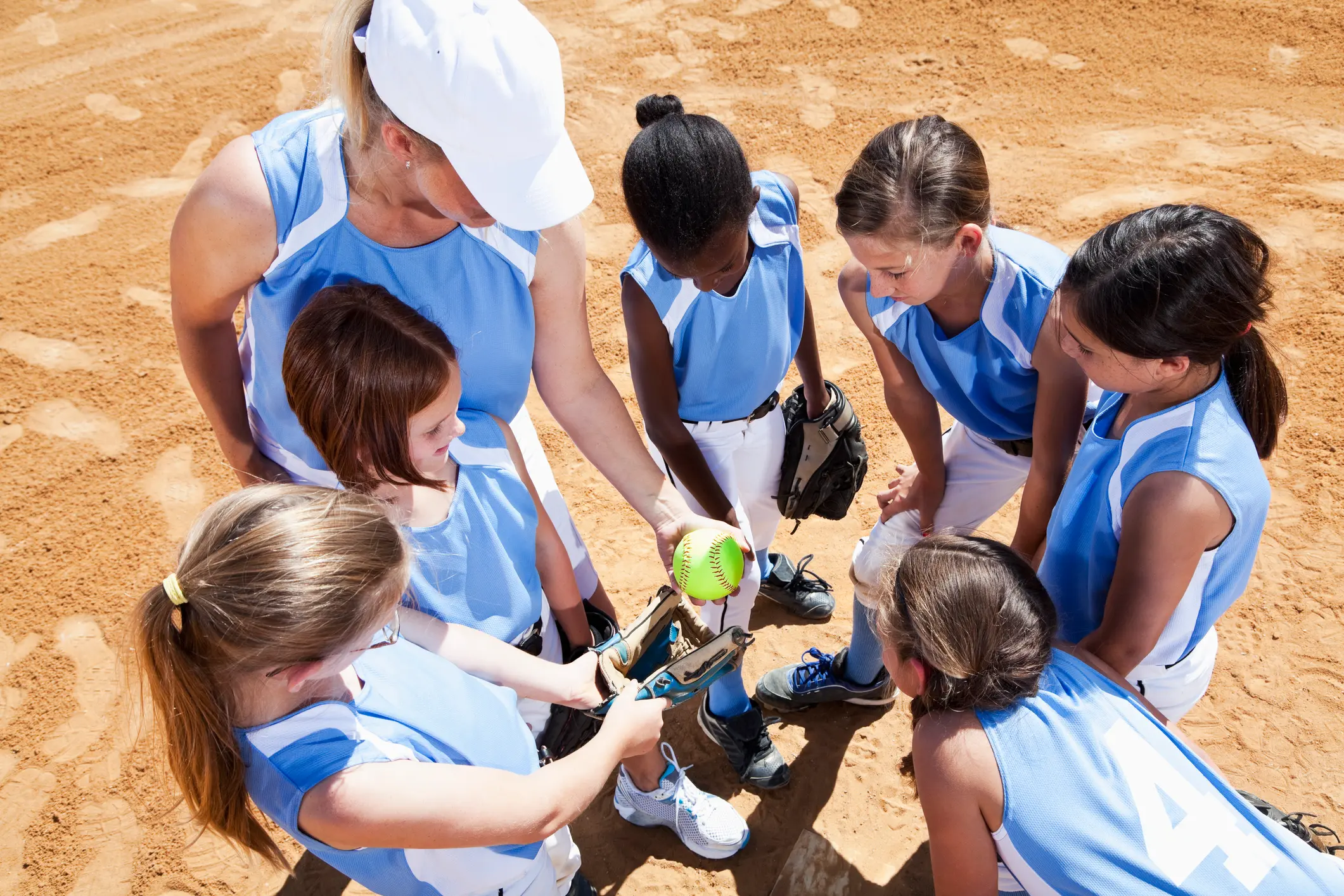 Featured image: How to Organize Your Softball Volunteers Using TeamSnap Registration