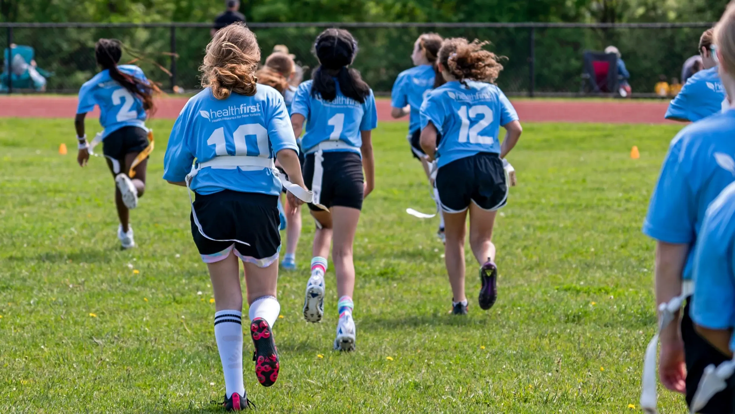 Featured image: When Does Flag Football Season Start? A State-by-State Guide