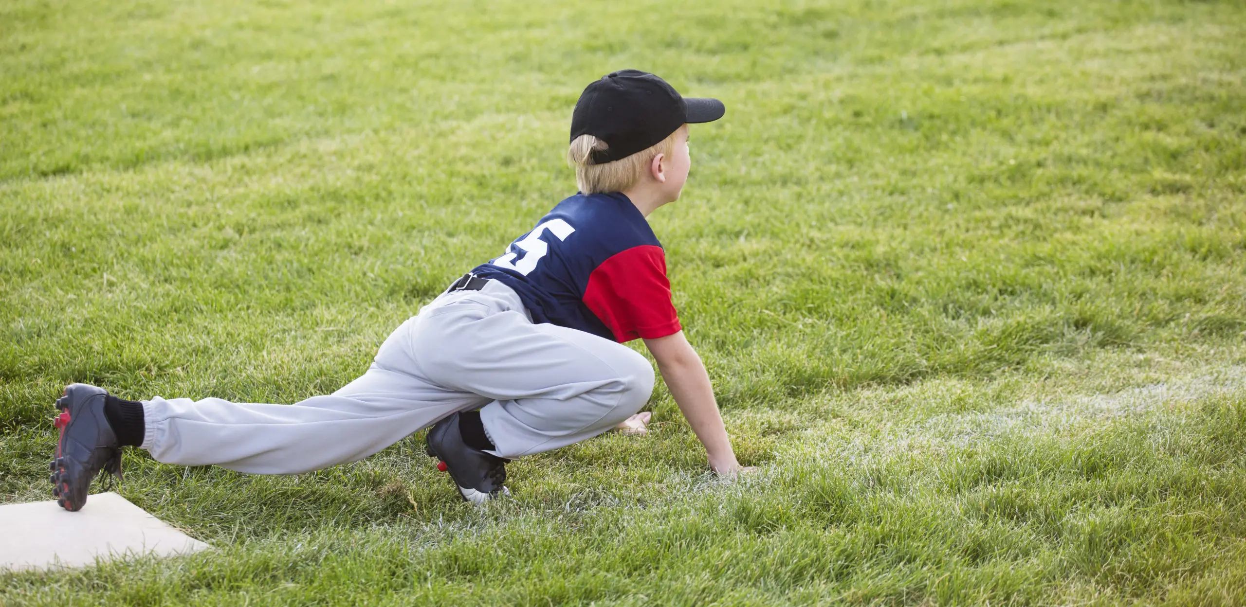 Featured image: Improve Your Baseball & Softball Performance With These 4 Stretches
